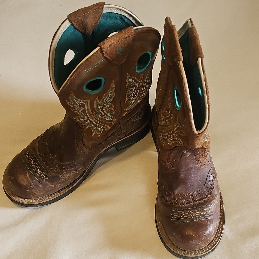 Brown Western Cowboy Boots with Embroidered Design